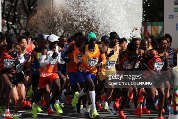 The first wave of runners leave the starting line during the Tokyo Marathon 2024 in Tokyo on March 3, 2024.