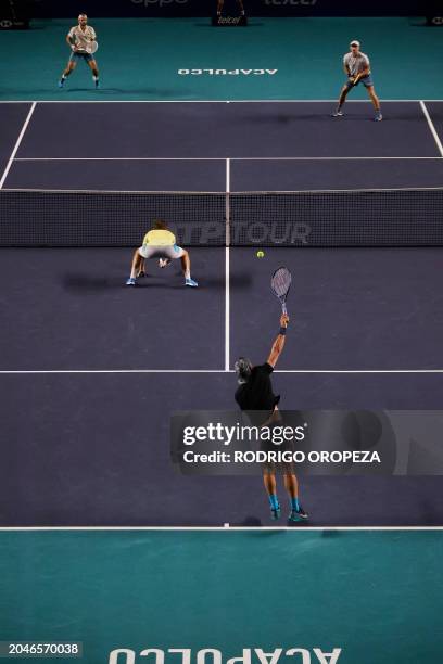 Mexico´s Santiago Gonzalez and Britain's Neal Skupski serves against Monaco's Hugo Nys and Poland's Jan Zielinski during the Mexico ATP Open 500...