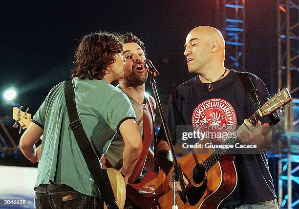 Singer Pau Don?s of Jarabe de Palo's performs on stage at the Festivalbar on May 31, 2003 at the "Arena di Milano" in Milan.