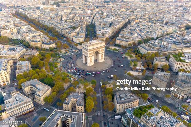 aerial paris arch of triumph  chaillot - arco di trionfo foto e immagini stock