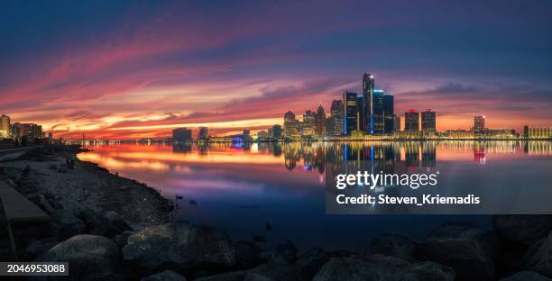 detroit, michigan - skyline at dusk - trade agreement stock pictures, royalty-free photos & images