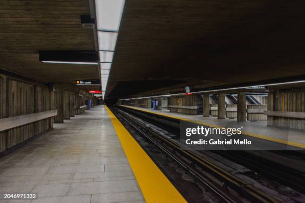 jean-drapeau metro station in montreal - sortie de métro stockfoto's en -beelden