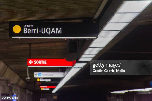 jean-drapeau metro station in montreal - sortie de métro stockfoto's en -beelden