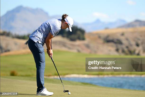 Ash Barty of Australia putts during day one of the 2024 New Zealand Golf Open at Millbrook Resort on February 29, 2024 in Queenstown, New Zealand.