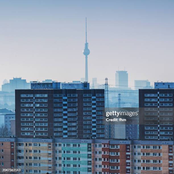 berlin television tower with plattenbau in residential district berlin-marzahn, germany) - marzahn stock-fotos und bilder