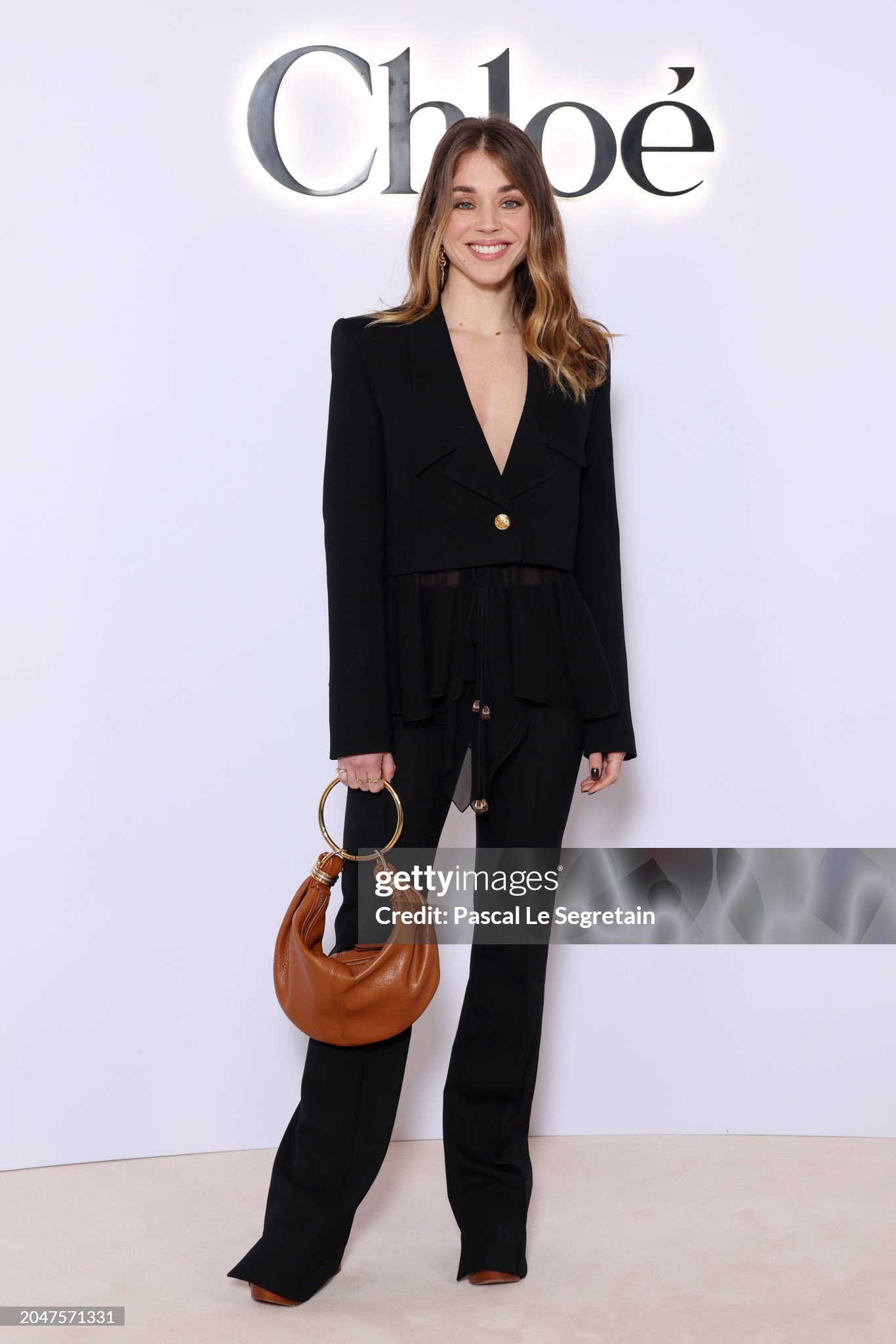 paris-france-alice-isaaz-attends-the-chlo%C3%A9-womenswear-fall-winter-2024-2025-show-as-part-of.jpg