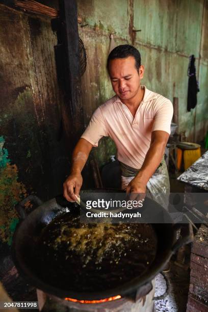 burmese man preparing and selling fresh chinese doughnuts, myanmar - youtiao stock pictures, royalty-free photos & images