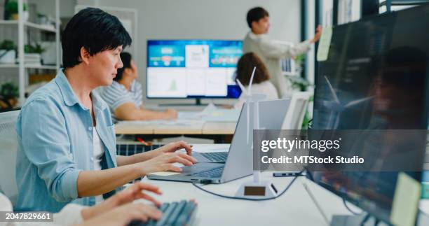 dedicated employees, woman in wheelchair, work on solar energy projects, highlighting a business's commitment to sustainability and inclusive practices. esg sustainable business office. - ekonom bildbanksfoton och bilder