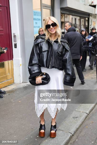 Sienna Miller attends the Chloé Womenswear Fall/Winter 2024-2025 show as part of Paris Fashion Week on February 29, 2024 in Paris, France.