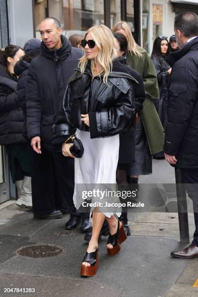 Sienna Miller attends the Chloé Womenswear Fall/Winter 2024-2025 show as part of Paris Fashion Week on February 29, 2024 in Paris, France.