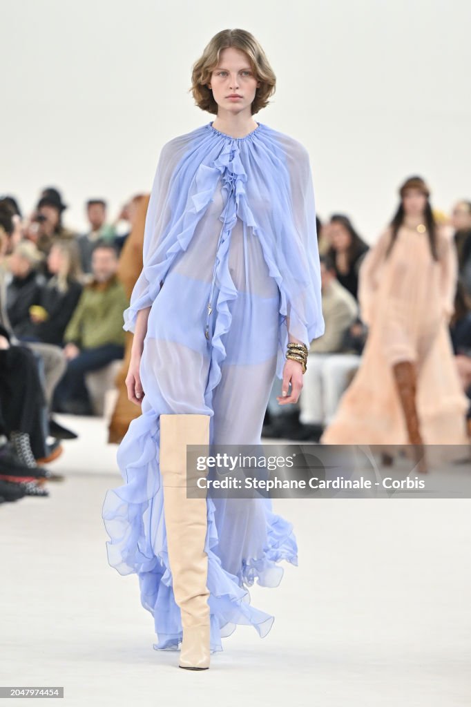 Chloé : Runway - Paris Fashion Week - Womenswear Fall/Winter 2024-2025