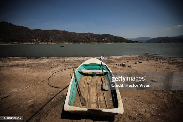 Boat stranded on the dry floor of the Miguel Alemán dam, which is at 31.4 percent of its total capacity on February 28, 2024 in Valle de Bravo,...