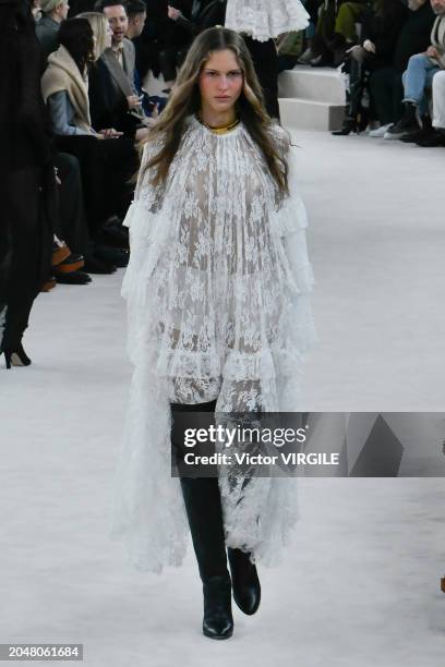 Model walks the runway during the Chloe Ready to Wear Fall/Winter 2024-2025 fashion show as part of the Paris Fashion Week on February 29, 2024 in...