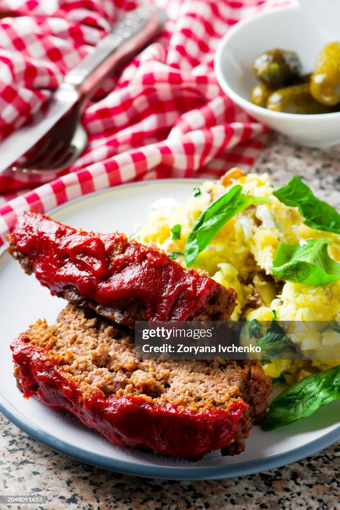 Meat loaf with tomato sauce