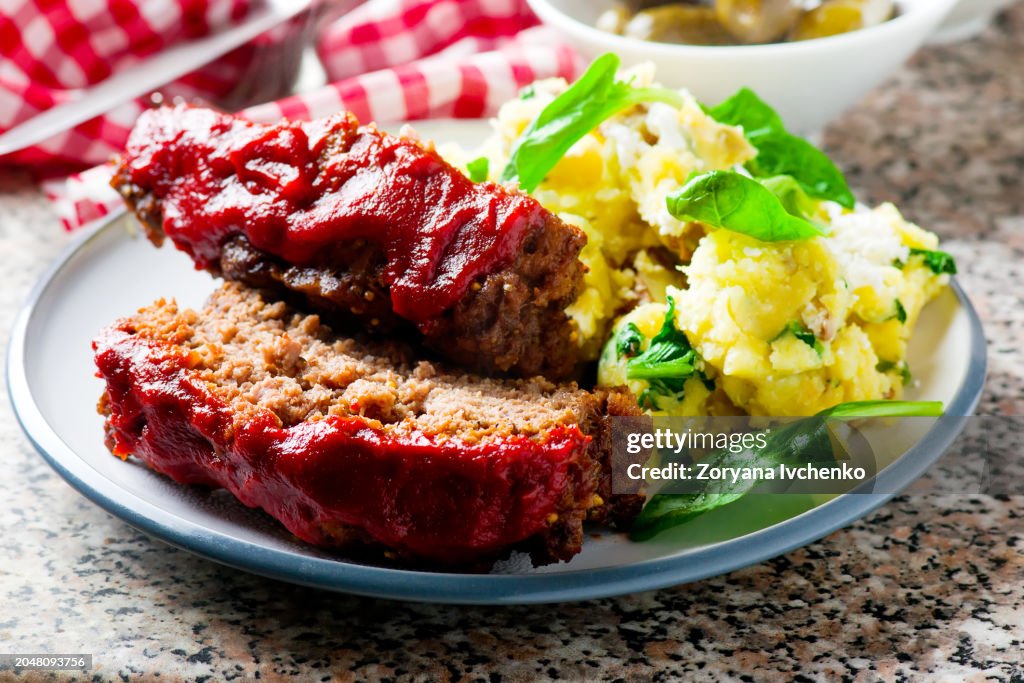 Meat loaf with tomato sauce