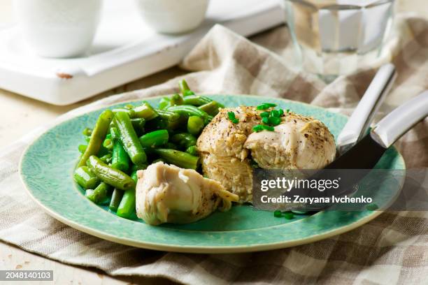 chicken breast in microwave - haricot vert photos et images de collection