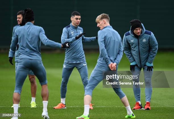 Newcastle United Players seen L-R Bruno Guimaraes, Jacob Murphy, Miguel Almirón, Anthony Gordon and Fabian Schär warm up during the Newcastle United...