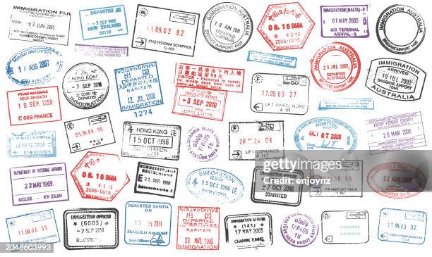 ilustraciones, imágenes clip art, dibujos animados e iconos de stock de ilustración vectorial de sellos de pasaporte - emigración e inmigración