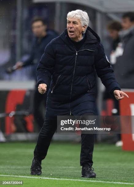 Gian Piero Gasperini Head coach of Atalanta reacts during the Serie A TIM match between AC Milan and Atalanta BC at Stadio Giuseppe Meazza on...