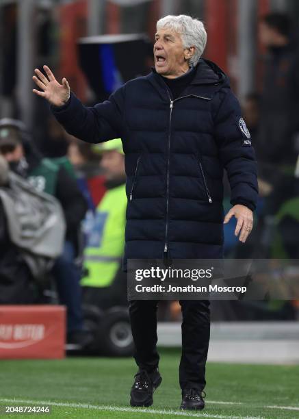 Gian Piero Gasperini Head coach of Atalanta reacts during the Serie A TIM match between AC Milan and Atalanta BC at Stadio Giuseppe Meazza on...