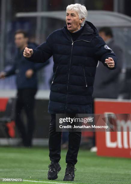 Gian Piero Gasperini Head coach of Atalanta reacts during the Serie A TIM match between AC Milan and Atalanta BC at Stadio Giuseppe Meazza on...