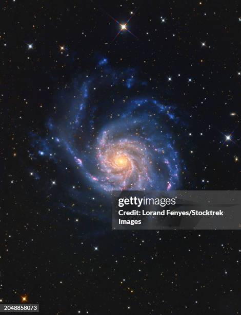 messier 101, the pinwheel galaxy - pinwheel galaxy stock pictures, royalty-free photos & images