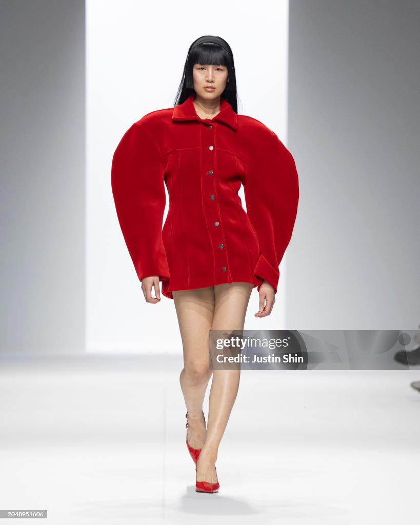 Theunissen : Runway - Paris Fashion Week - Womenswear Fall/Winter 2024-2025