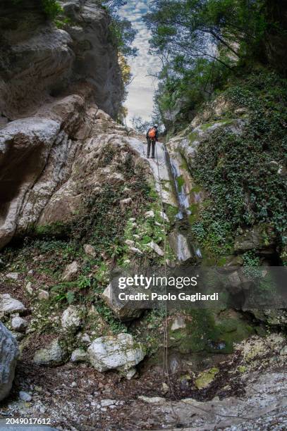 canyon pago delle fosse - fault sports stock pictures, royalty-free photos & images
