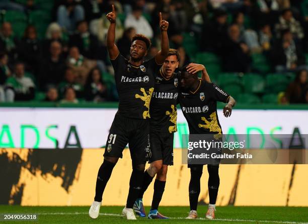 Ze Luis of SC Farense celebrates with teammates after scoring a goal during the Liga Portugal Betclic match between Sporting CP and SC Farense at...