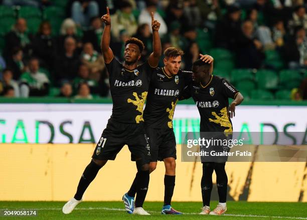 Ze Luis of SC Farense celebrates with teammates after scoring a goal during the Liga Portugal Betclic match between Sporting CP and SC Farense at...