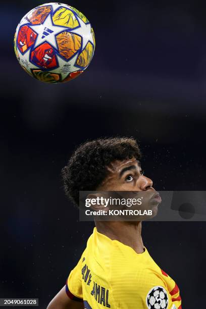 Barcellona's Spanish forward Lamine Yamal controls the ball during the UEFA Champions League round 16 match between SSC Napoli vs Barcellona at Diego...