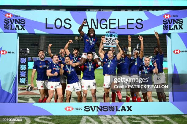 France's players celebrate with the trophy after winning the 2024 HSBC Rugby Sevens Los Angeles tournament final men's match against Great Britain at...