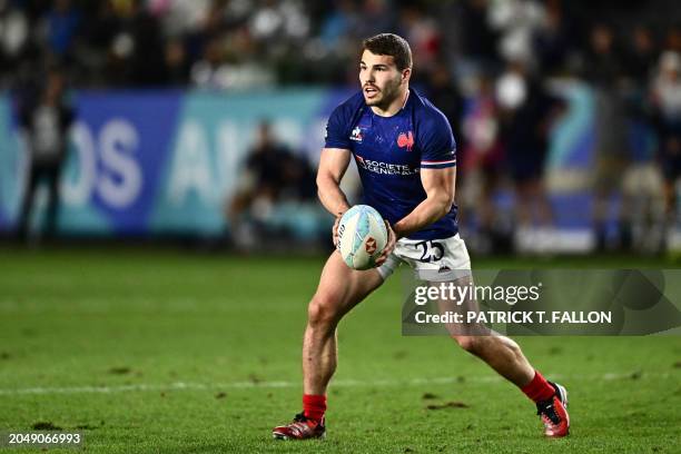 France's Antoine Dupont runs with the ball during the 2024 HSBC Rugby Sevens Los Angeles tournament final men's match between France and Great...