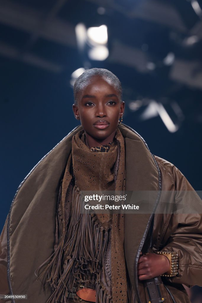Isabel Marant : Runway - Paris Fashion Week - Womenswear Fall/Winter 2024-2025