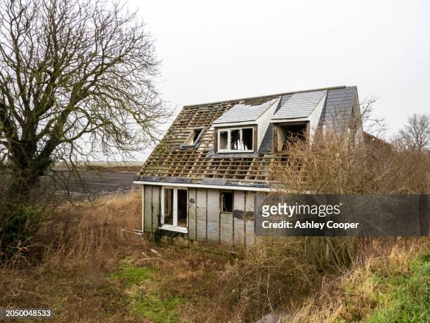 a derelict house in the ouse washes, fens, uk. - stubble stock pictures, royalty-free photos & images