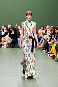 Loewe : Runway - Paris Fashion Week - Womenswear...