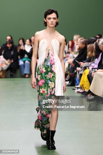 Model walks the runway during the Loewe Womenswear Fall/Winter 2024-2025 show as part of Paris Fashion Week on March 01, 2024 in Paris, France.