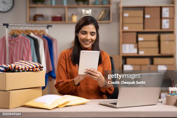 small business owner stock photo - mobile tablet office stock pictures, royalty-free photos & images