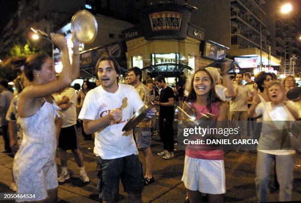 Argentine citizens bang pans in the streets of Buenos Aires 20 December, 2001 to protest the speech made by Argentine President Fernando de la Rua...