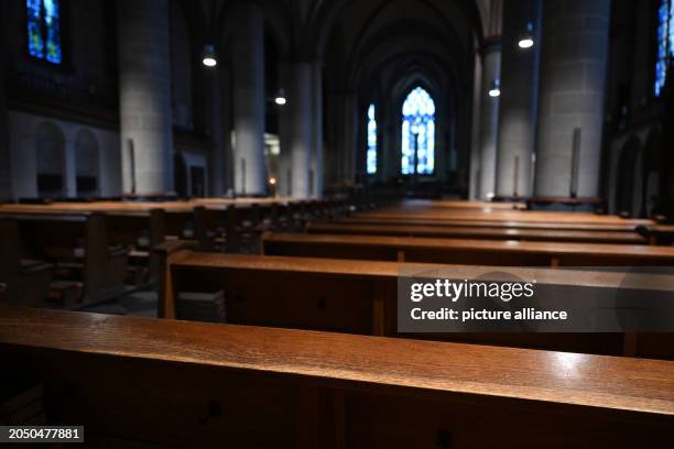 March 2024, North Rhine-Westphalia, Essen: Empty pews in the cathedral. Photo: Federico Gambarini/dpa