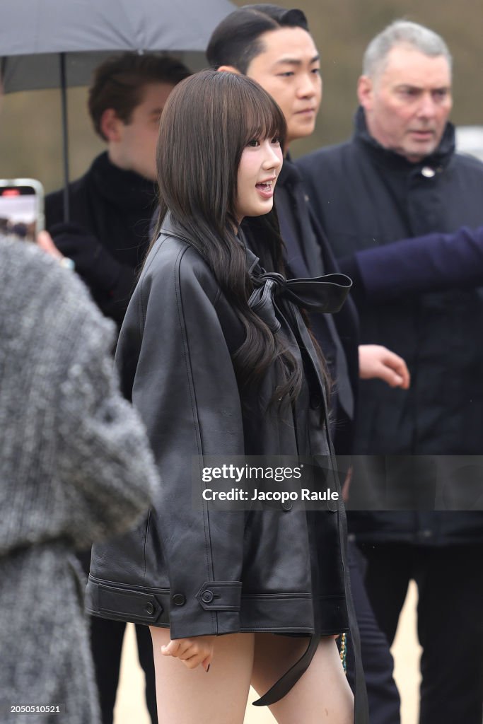 Loewe : Outside - Paris Fashion Week - Womenswear Fall/Winter 2024-2025
