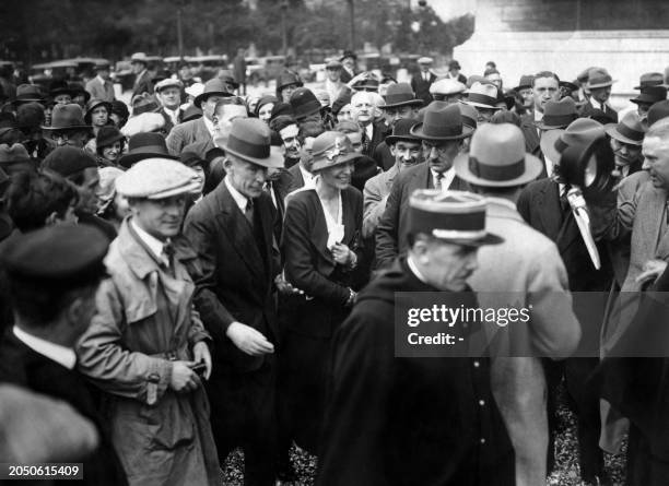 Aviator Amelia Earheart arrives at the Arc de Triomphe to lay a wreath on the Tomb of the Unknown Soldier on June 4, 1932 during her visit to Paris...