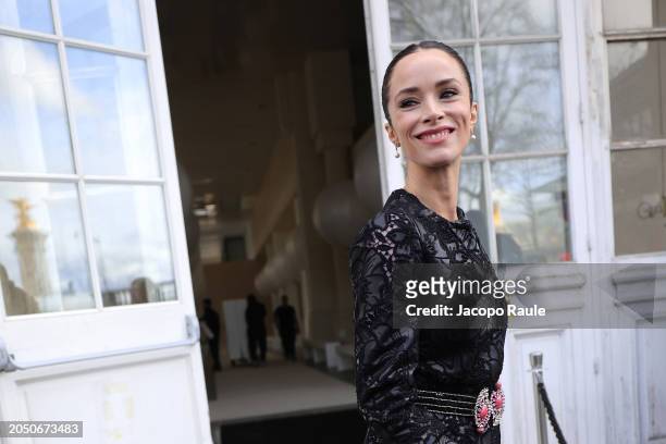 Abigail Spencer attends the Giambattista Valli Womenswear Fall/Winter 2024-2025 show as part of Paris Fashion Week on March 01, 2024 in Paris, France.