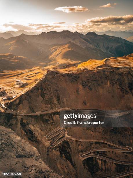 stelvio pass winding road - italy migrants stock pictures, royalty-free photos & images