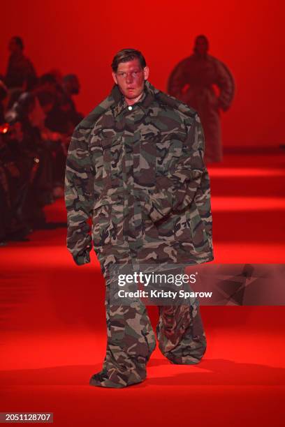 Model walks the runway during the Vetements Womenswear Fall/Winter 2024-2025 show as part of Paris Fashion Week on March 01, 2024 in Paris, France.