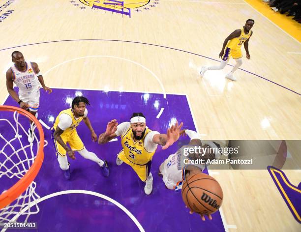 Shai Gilgeous-Alexander of the Oklahoma City Thunder drives to the basket during the game against the Los Angeles Lakers on March 4, 2024 at...