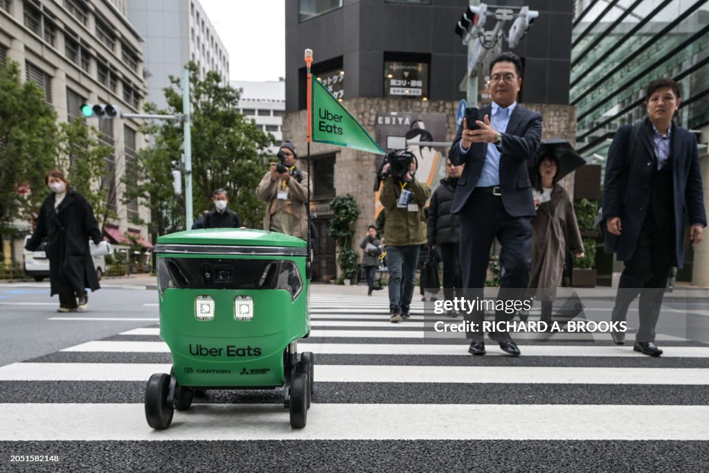 TOPSHOT-JAPAN-TECHNOLOGY-ROBOTS-FOOD-UBER