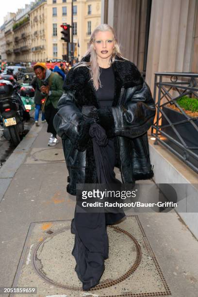Julia Fox is seen heading to the Vetements runway show during Paris Fashion Week. On March 01, 2024 in Paris, France.