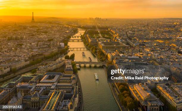 aerial paris sunset latin quarter notre dame of paris and island paris bridges 2 - hôtel de ville de paris photos et images de collection