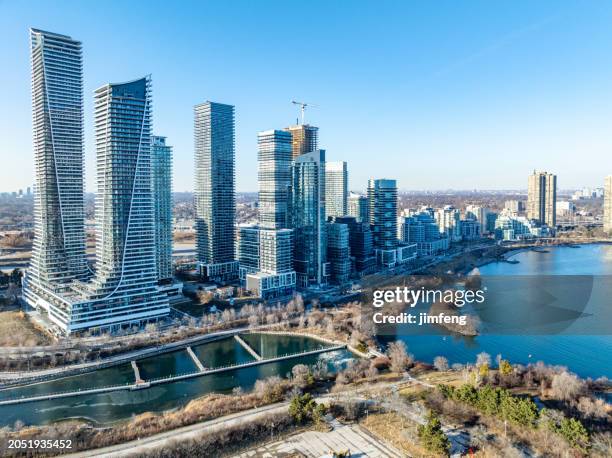 the view of humber bay shores skyline from waters of lake ontario, toronto, canada - etobicoke imagens e fotografias de stock